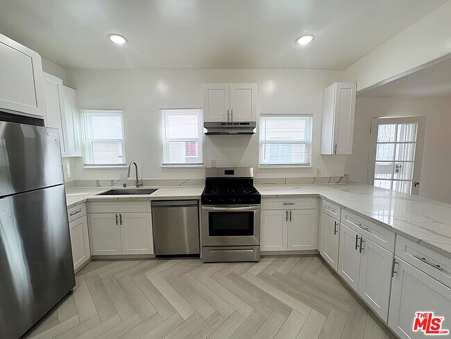 Building Photo - 126 N Hamilton Dr