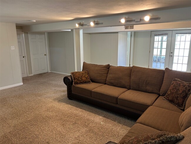 Building Photo - 436 Lindy Blvd