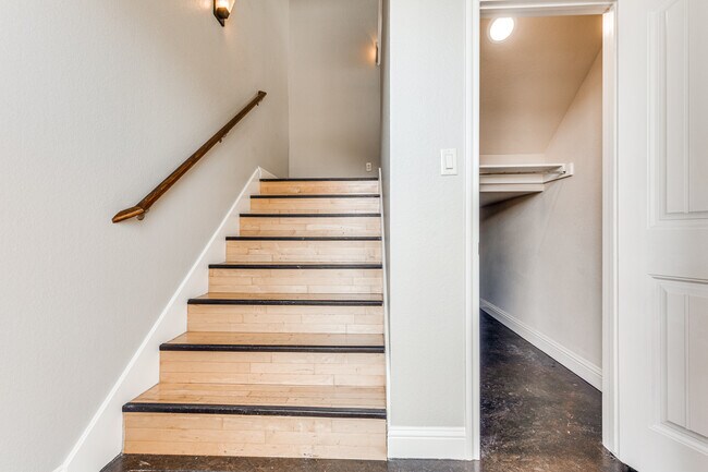 Building Photo - 2700 Merida Ave