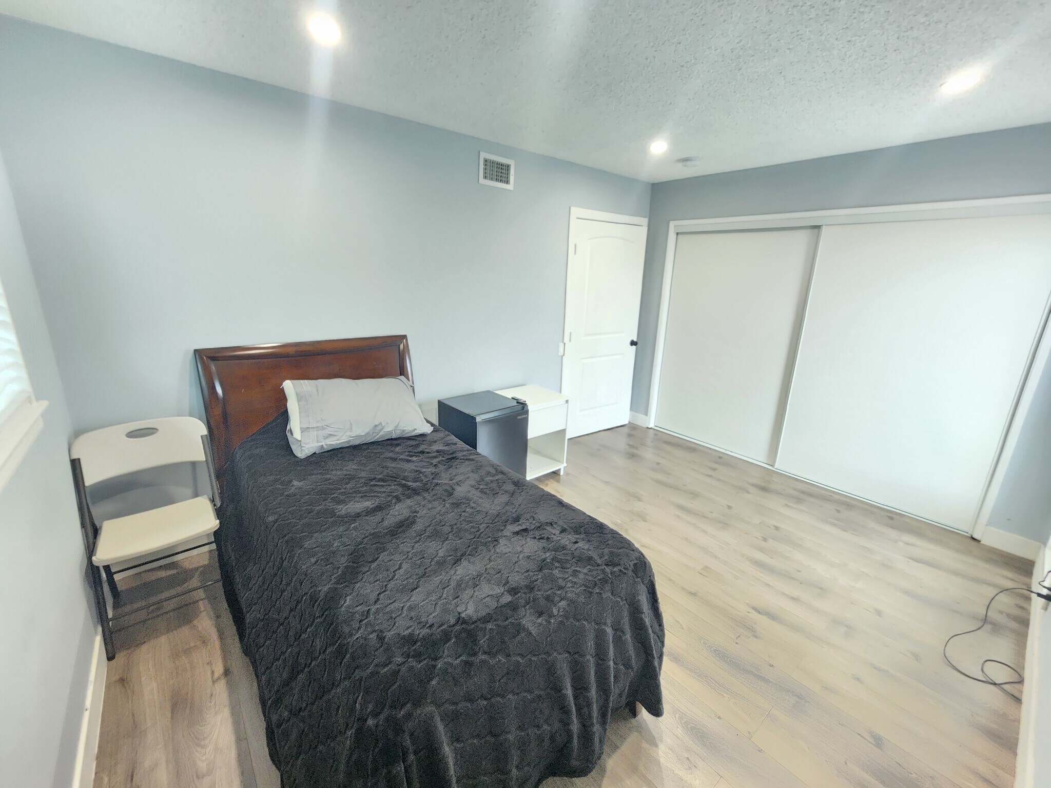 Building Photo - 11665 Babbitt Ave