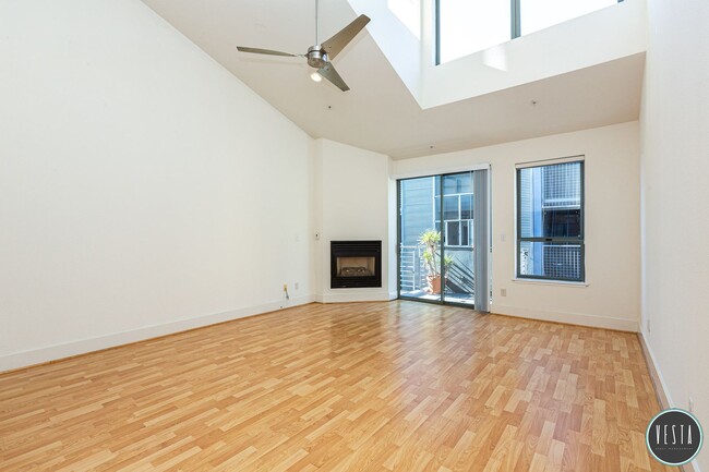 Building Photo - SPACIOUS ARTIST LOFT WITH PRIVATE PATIO & ...