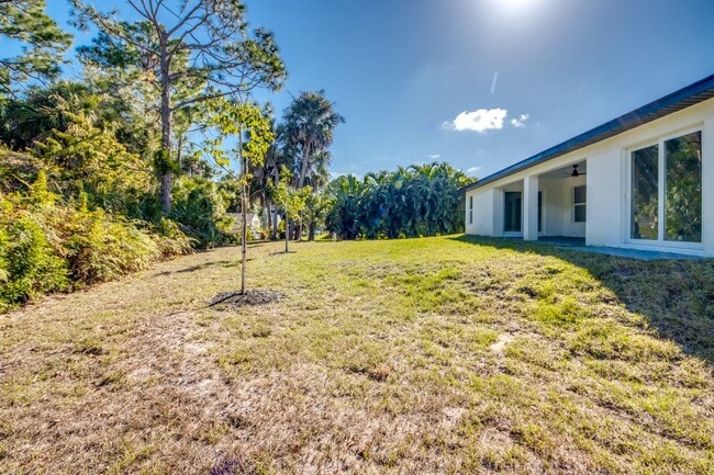 Building Photo - 3433 NE 11th Pl