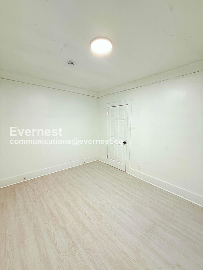 Building Photo - 8939 Dexter Ave