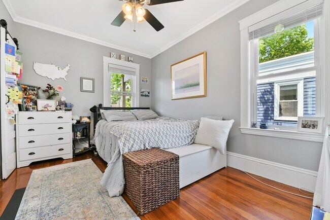 Building Photo - 257 E Cottage St