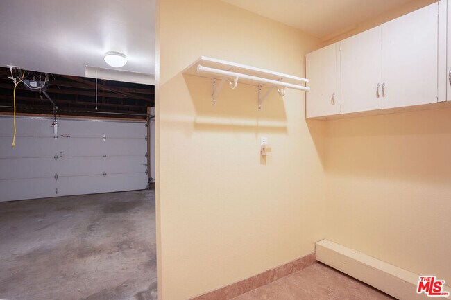 Building Photo - 3030 Stoner Ave