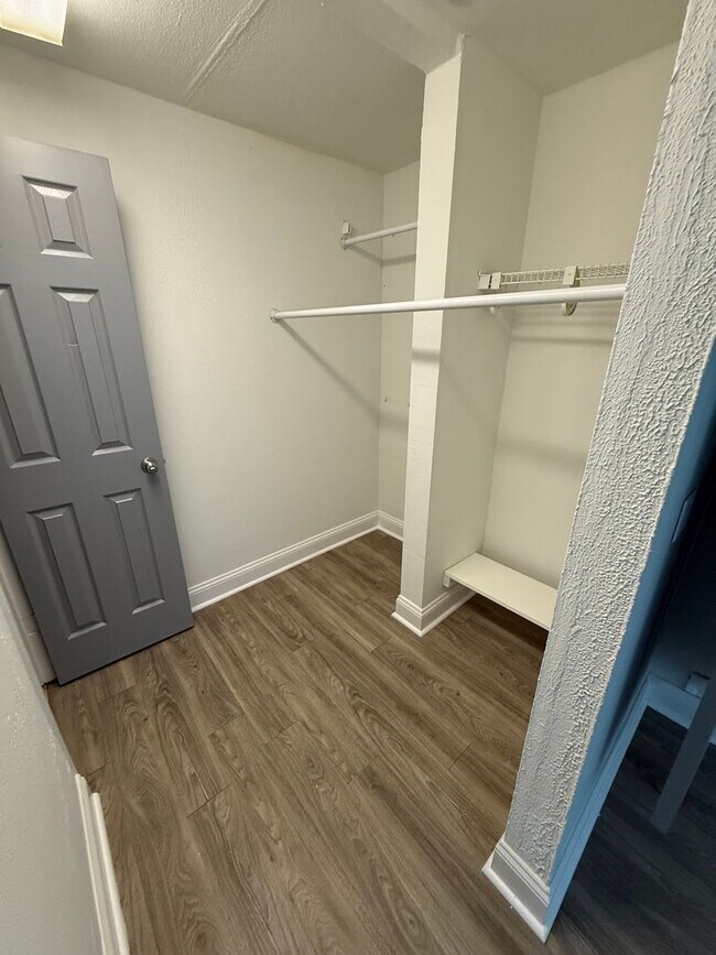 Building Photo - 325 Mayo St