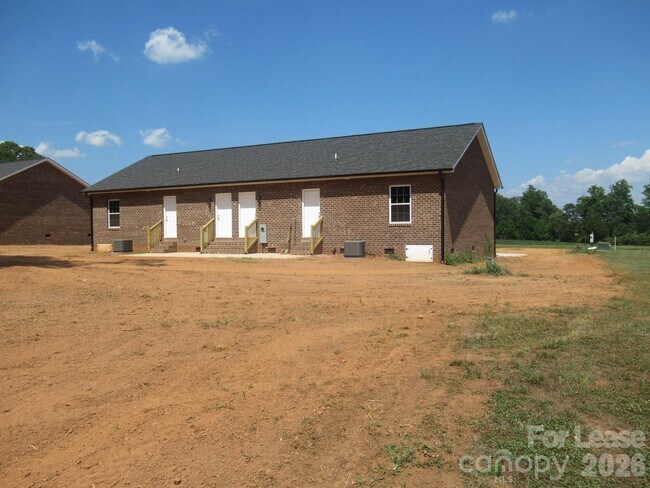 Building Photo - 437 Northbrook III School Rd