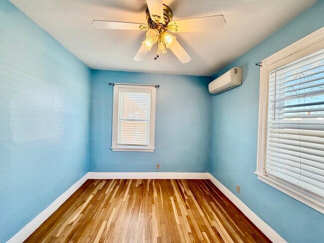 Building Photo - 12 Hall Pl