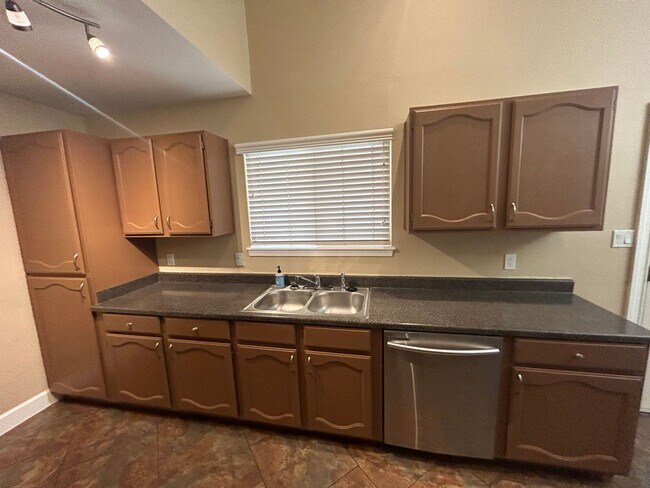 Building Photo - 4 Bedroom 2 Bath Greenfield Park Home