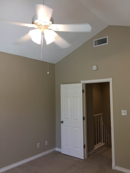 Building Photo - 14400 Montfort Dr