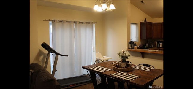 Building Photo - 1209 W Franklin St