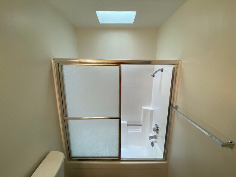 Building Photo - 3546 Hughes Ave