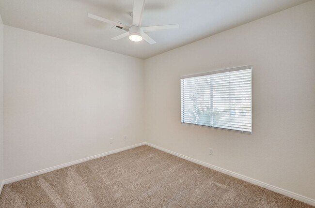 Building Photo - Beautiful 3 Bedroom Single Story Home in A...