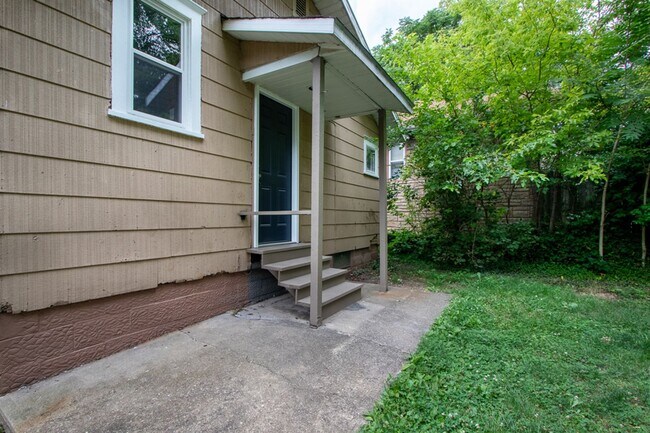 Building Photo - 2212 Snyder Ave NE