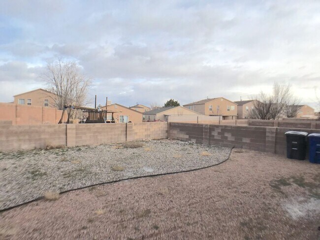 Building Photo - Ventana Ranch 3 bedroom. Newer Flooring! No Carpet. Huge open living space. Great location.