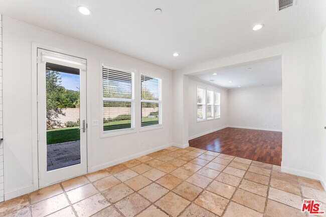 Building Photo - 1952 Hazel Nut Ct