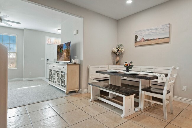 Building Photo - Stunning Daybreak Townhome!  $500 MOVE IN ...