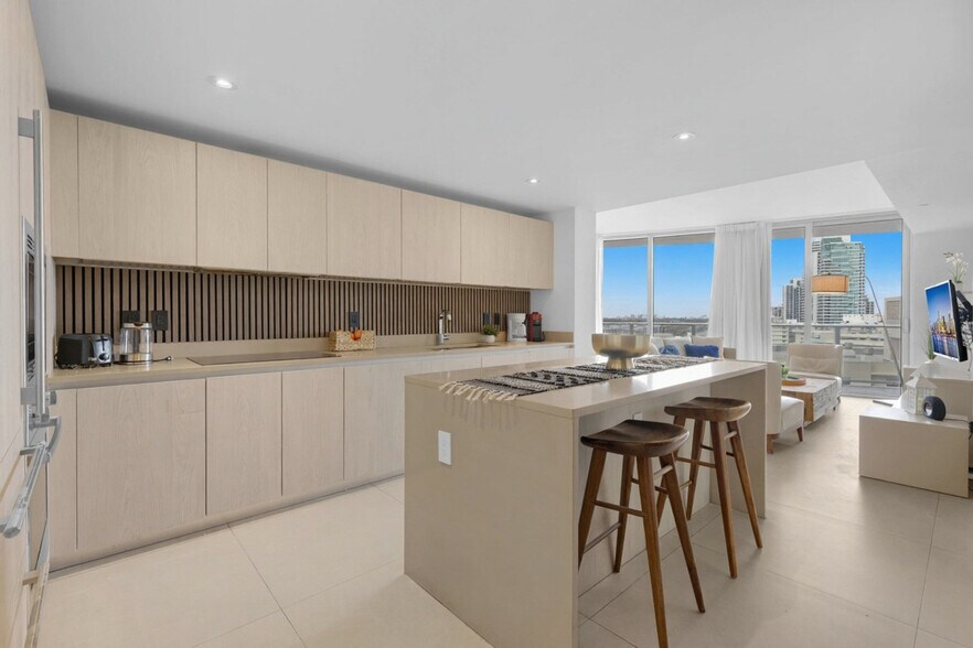 Building Photo - 4111 S Ocean Dr