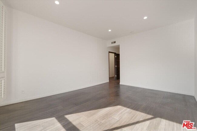 Building Photo - 2175 S Beverly Glen Blvd