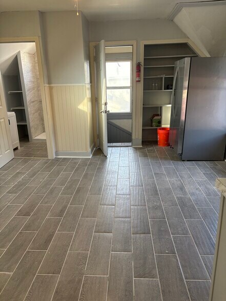 Building Photo - 121 London St