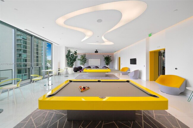 Building Photo - 501 NE 31st St