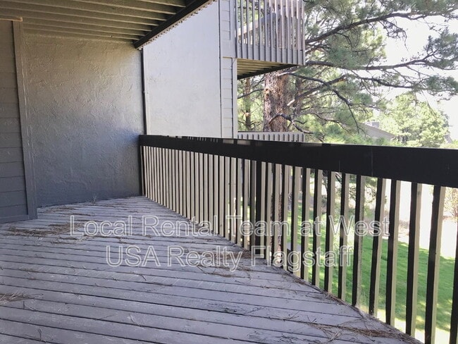 Building Photo - 5701 N Villa Cir