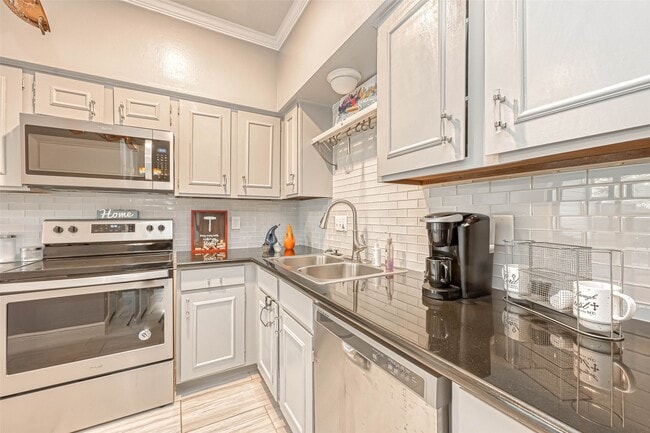 Building Photo - 11733 Lakeside Pl Dr