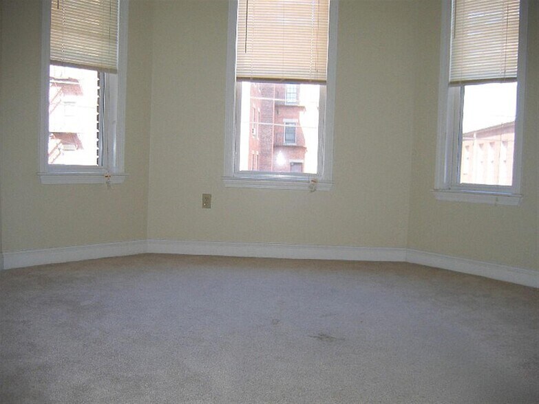 Building Photo - 470 Green St