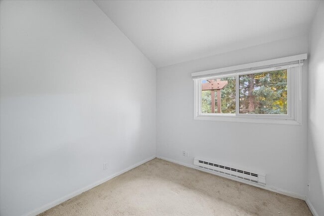 Building Photo - 998 W Beaver Creek Blvd