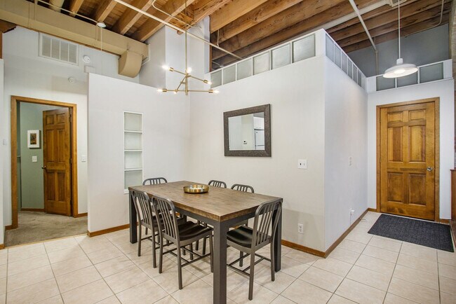 Building Photo - 110 N Harbor Dr