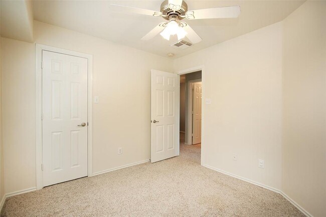 Building Photo - 51 Wickerdale Pl