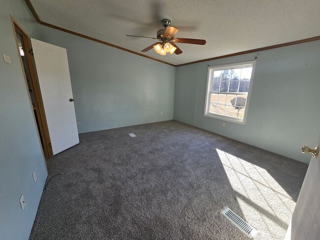 Building Photo - NEW LISTING!!!!!