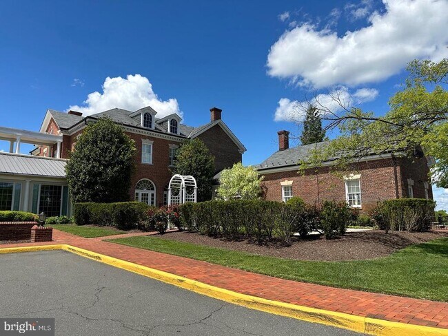 Building Photo - 43395 Briar Creek Terrace