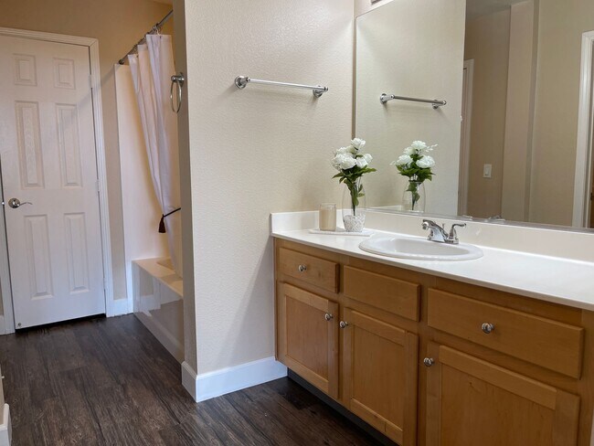 Building Photo - Park Avenue One Bedroom