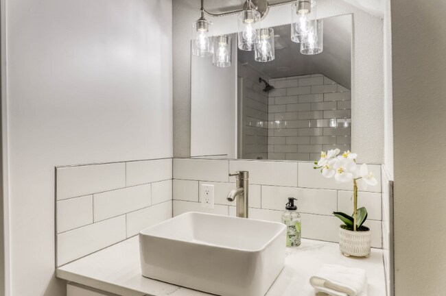 Building Photo - 1525 S Marine Dr