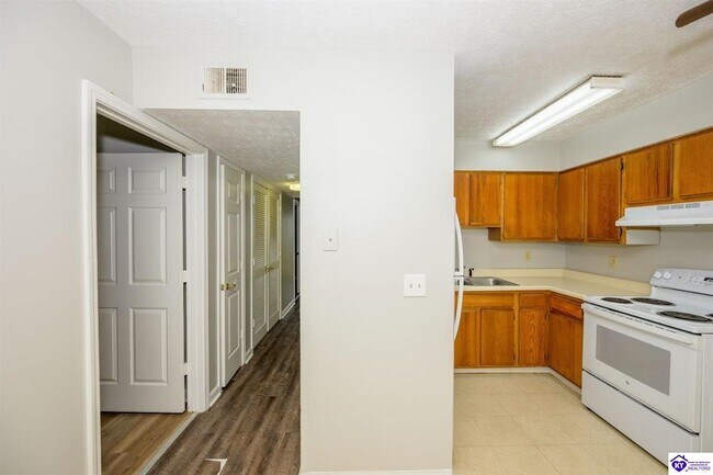 Building Photo - 623 Stewart St