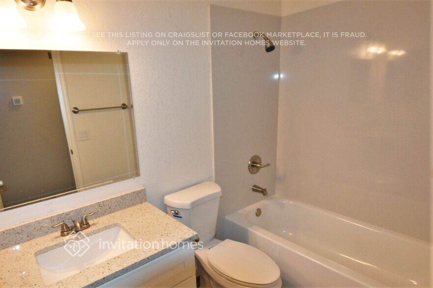 Building Photo - 8121 Pine Oaks Ct