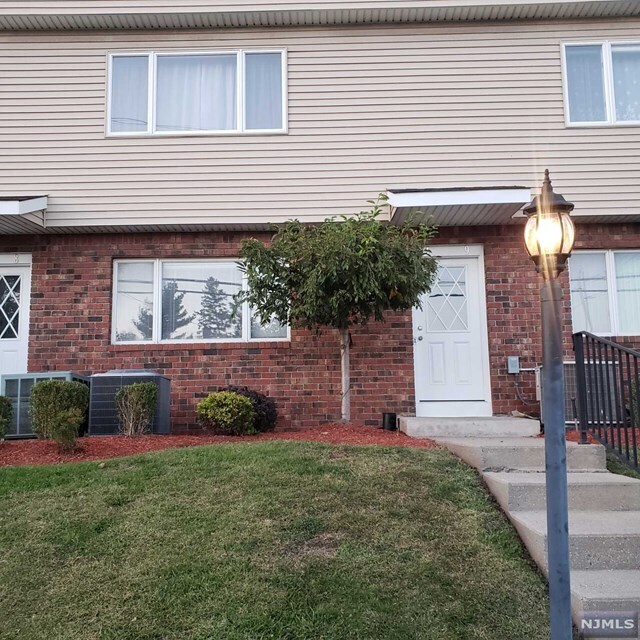 Building Photo - 635 Schuyler Ave