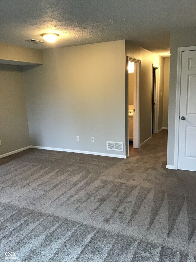 Building Photo - 6062 S Bay Dr