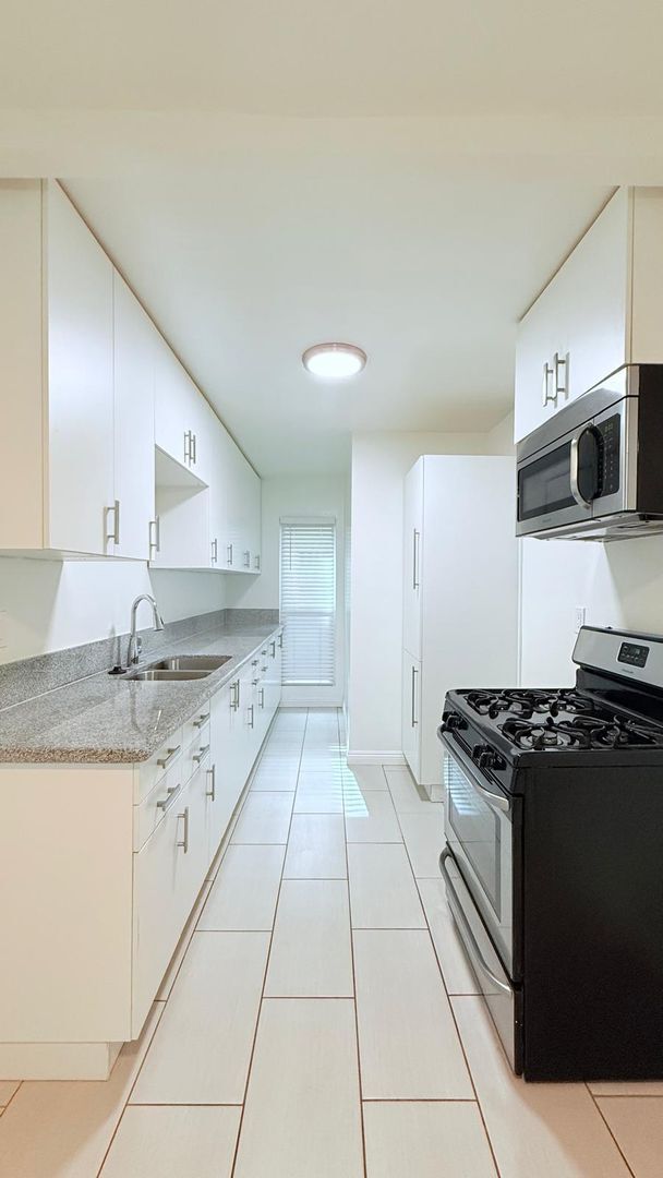 Building Photo - Bedford Street Apartments