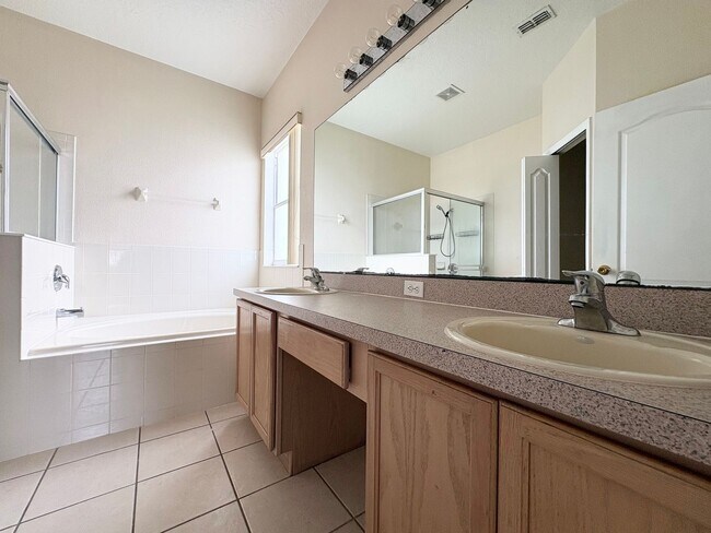 Building Photo - 10190 Granite Bay Dr