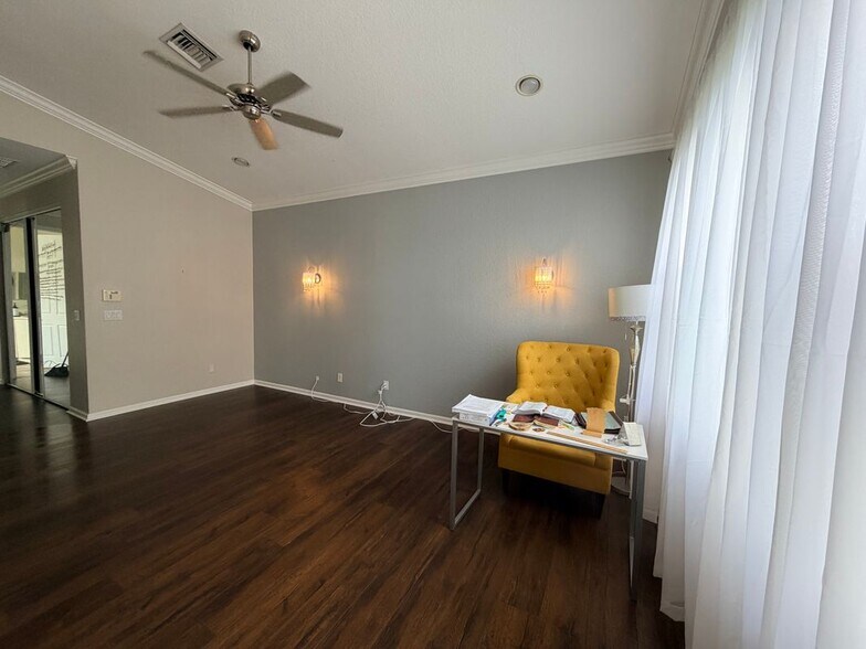 Building Photo - 2165 Newport Isles Blvd