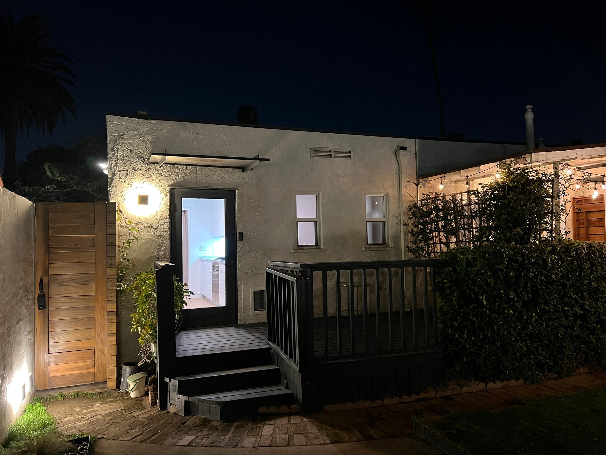 Building Photo - 1340 N Harvard Blvd