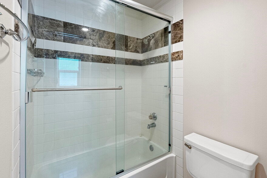 Primary bath with upgraded finishes throughout - 1220 Weaver Rd NW