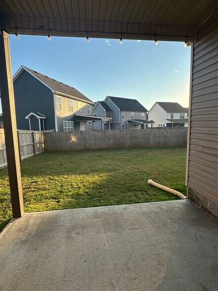 Building Photo - 1124 Eagles View Dr
