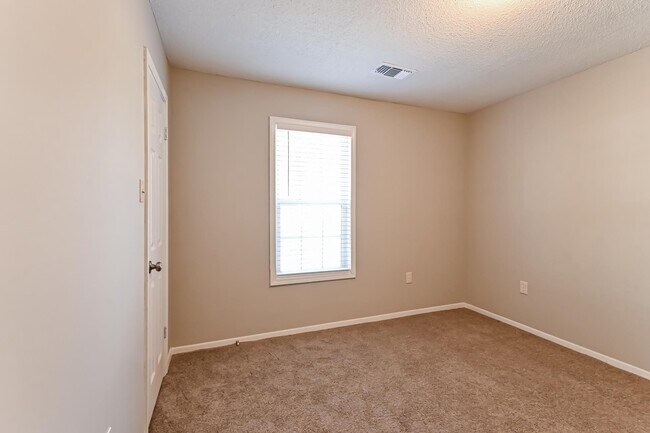 Building Photo - 4495 Bonnie Brae Dr