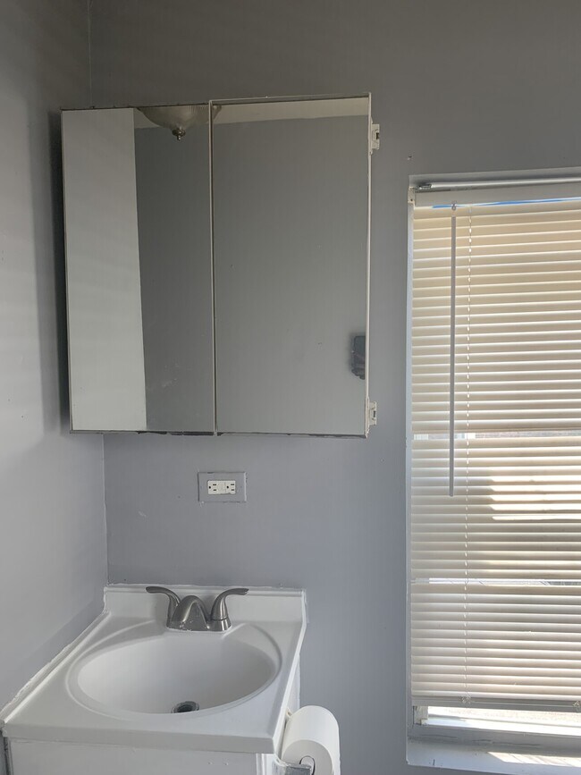 Building Photo - Rowhome in West Baltimore