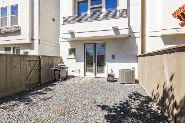 Building Photo - 419 T C Jester Blvd