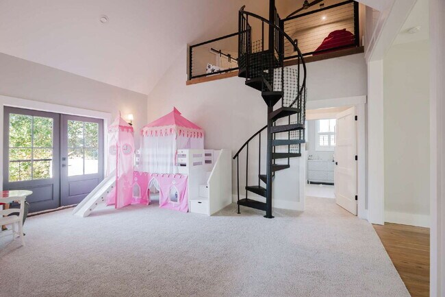 Building Photo - Stunning Custom Home in Palmetto Bluff