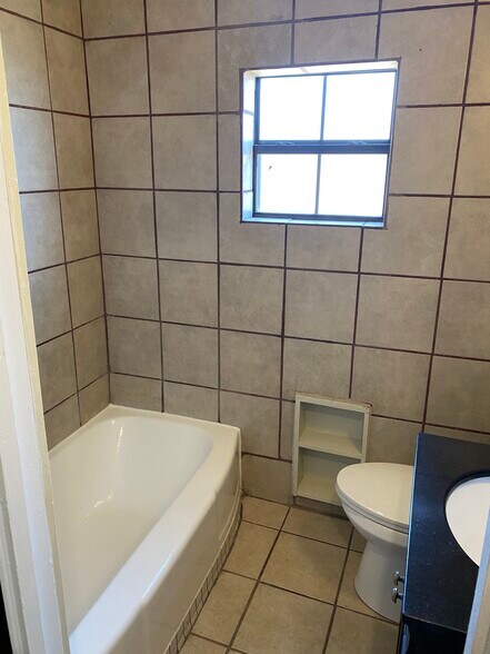 Building Photo - 306 E 31st St